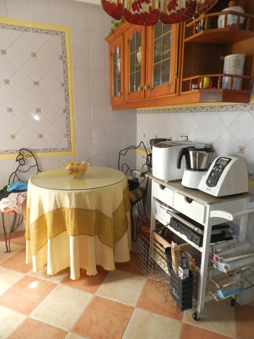 Cuina de Casa o xalet en venda en Linares amb Aire condicionat, Calefacció i Jardí privat