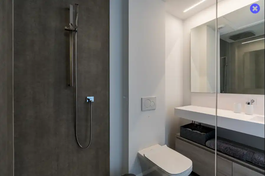 Baño de Casa adosada de alquiler en Estepona con Aire acondicionado, Jardín privado y Terraza