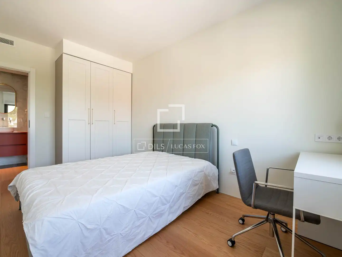 Schlafzimmer von Haus oder Chalet zum Verkauf in La Moraleja mit Klimaanlage, Heizung und Privatgarten