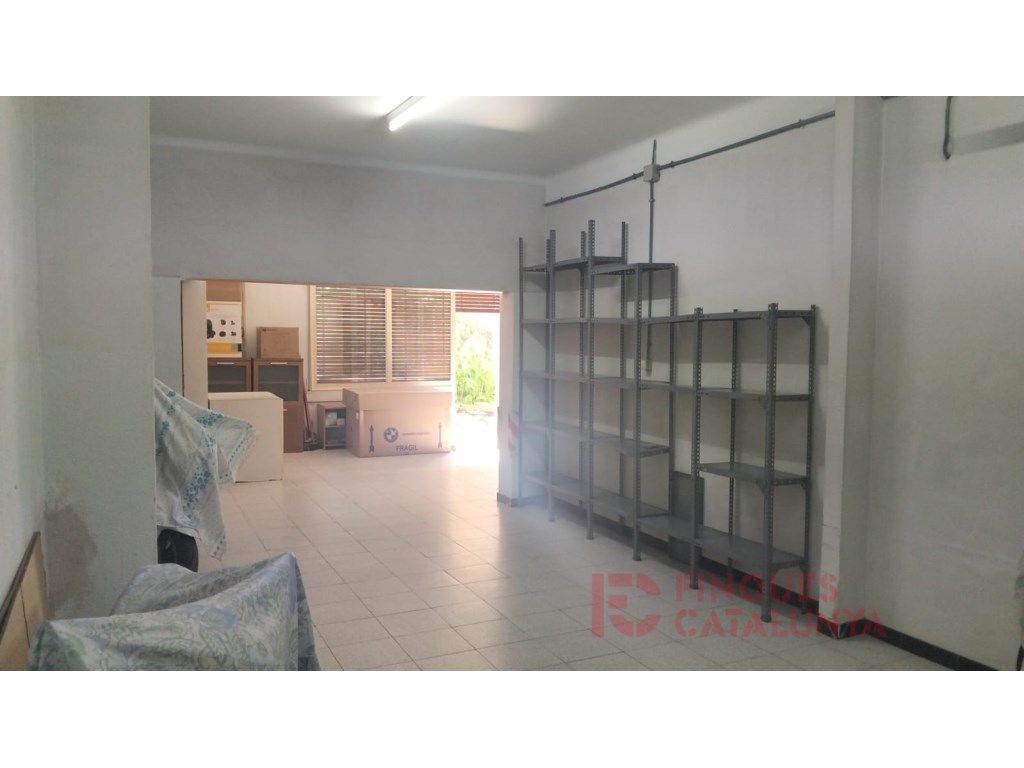 Premises for sale in Salt