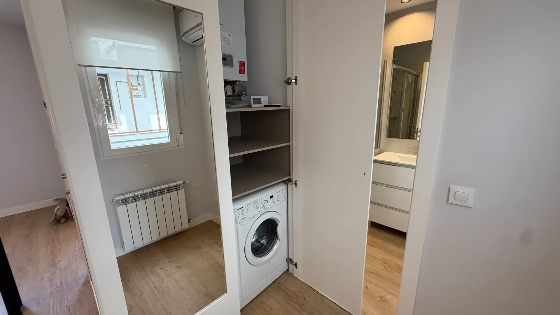 Dormitori de Apartament de lloguer en Madrid amb Aire condicionat, Calefacció i Forn