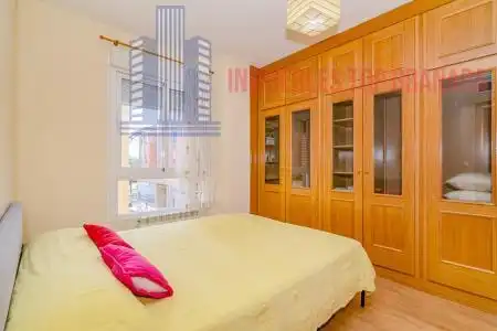 Bedroom of Apartments for sale in Granada