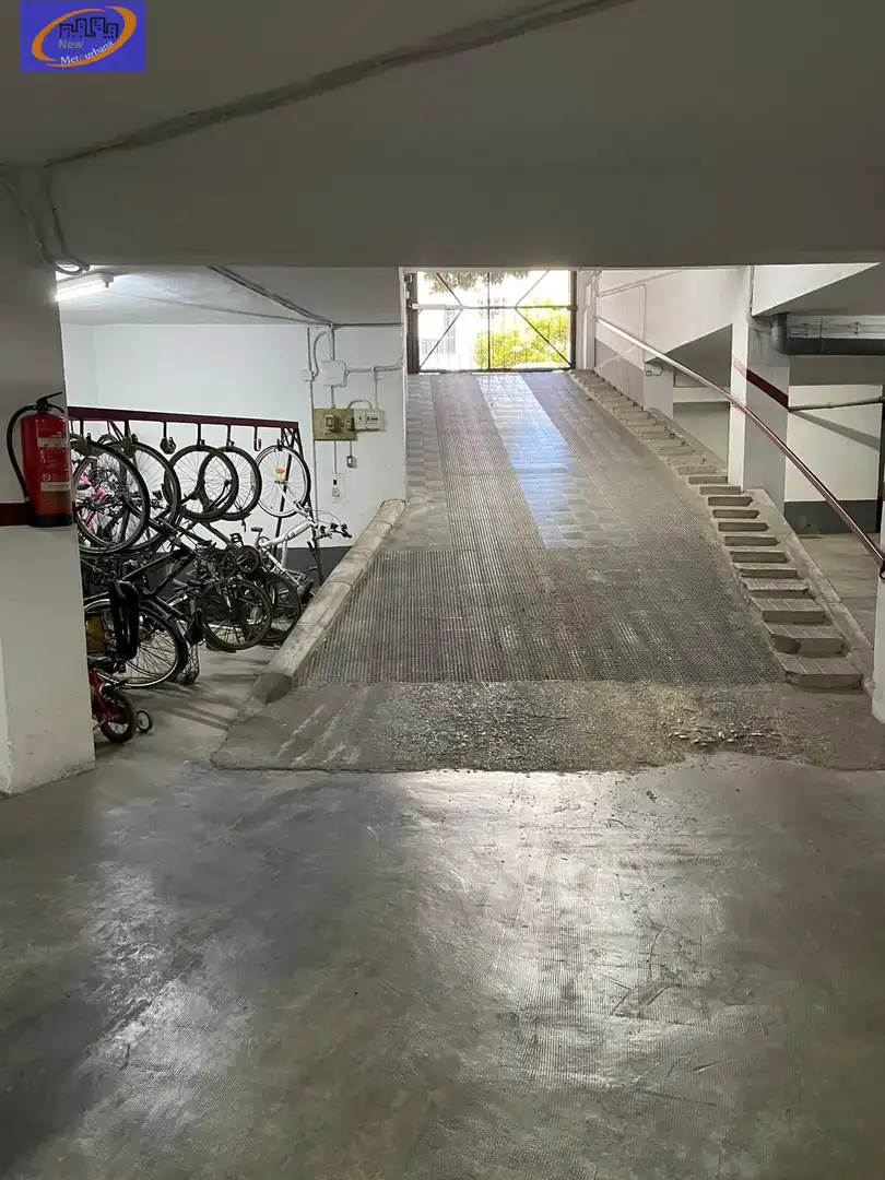Garaje de alquiler en Calle APARICIO ALBIÑANA, 11, Barrio de Campanar