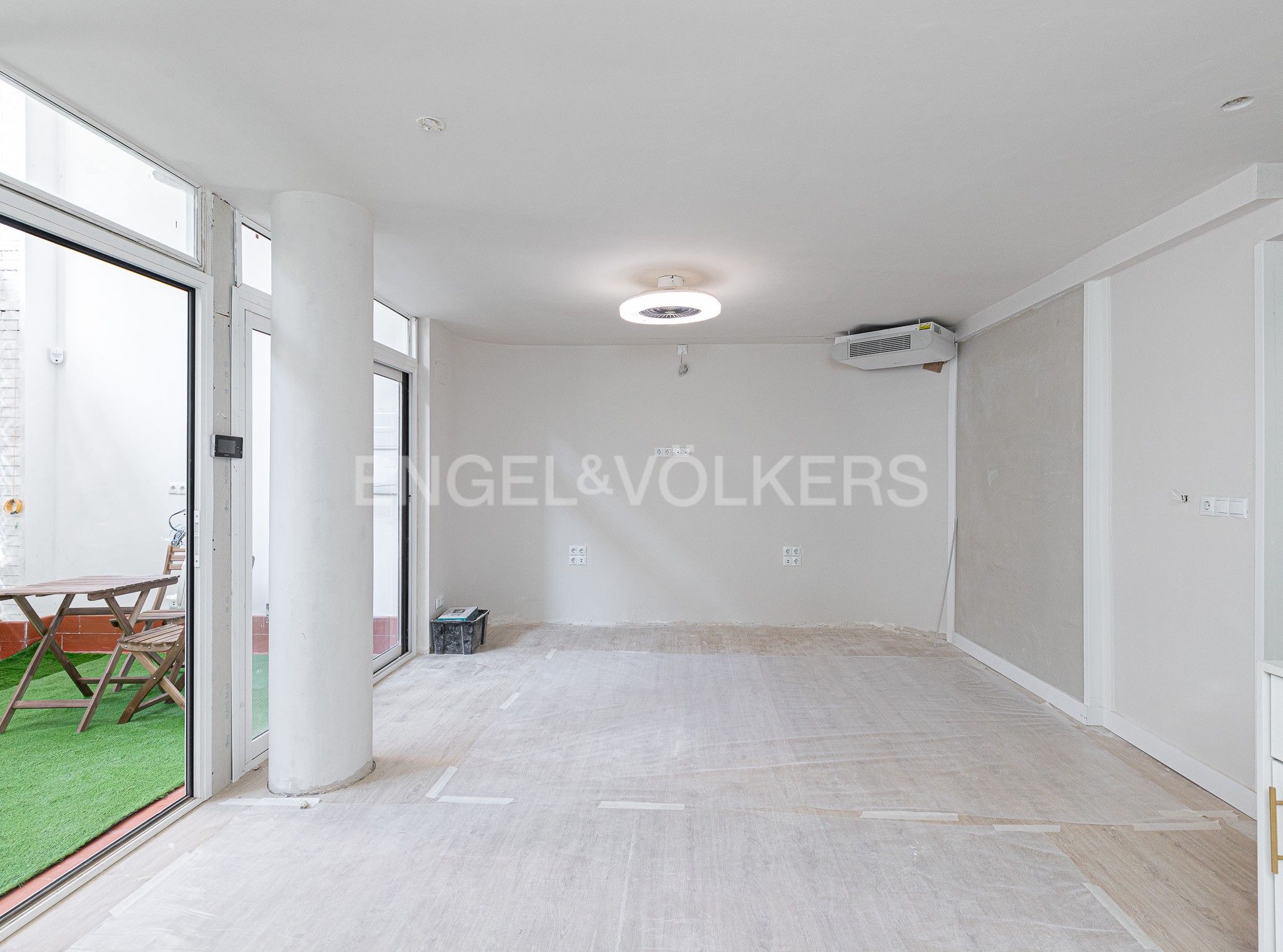 Apartament en venda en L'Hospitalet de Llobregat amb Aire condicionat, Calefacció i Jardí privat