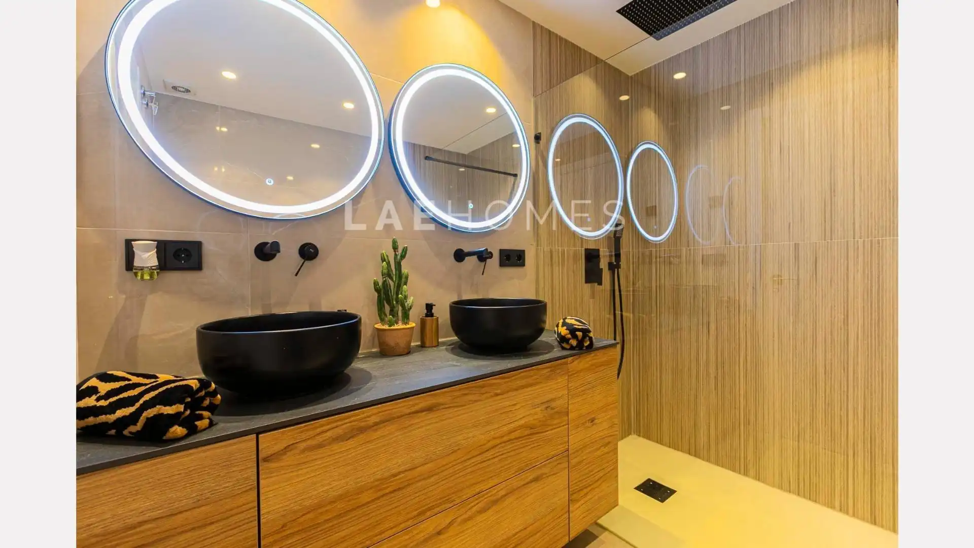 Badezimmer von Dachboden zum Verkauf in Marbella mit Klimaanlage, Heizung und Terrasse