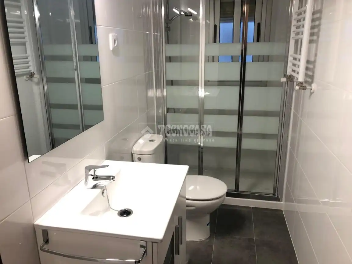 Bathroom of Flat for sale in Leganés