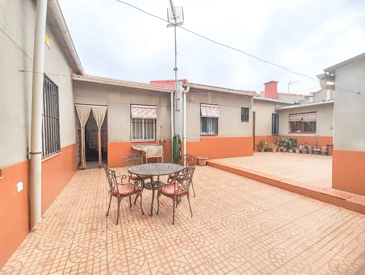 Terrassa de Casa o xalet en venda en Puertollano amb Calefacció, Traster i Moblat
