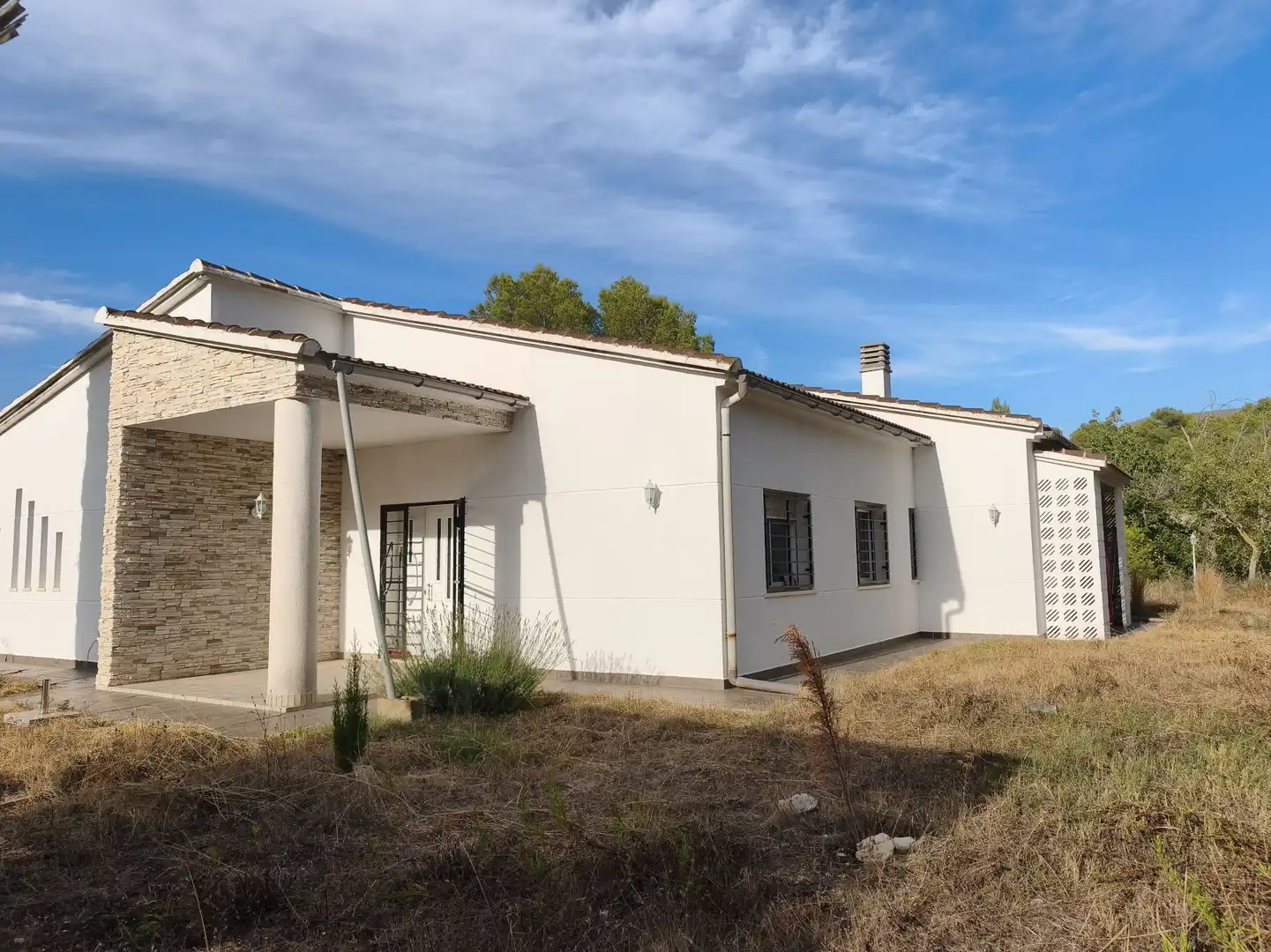 Exterior view of Houses for sale in Millena  with Air Conditioner, Terrace and Storage room