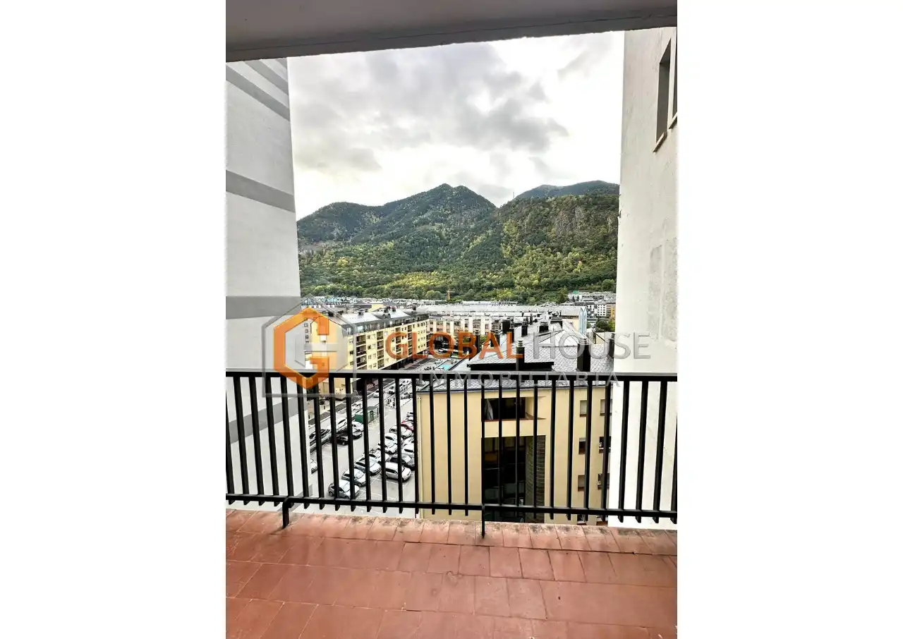 Vista exterior de Pis en venda en Escaldes – Engordany amb Aire condicionat, Terrassa i Forn