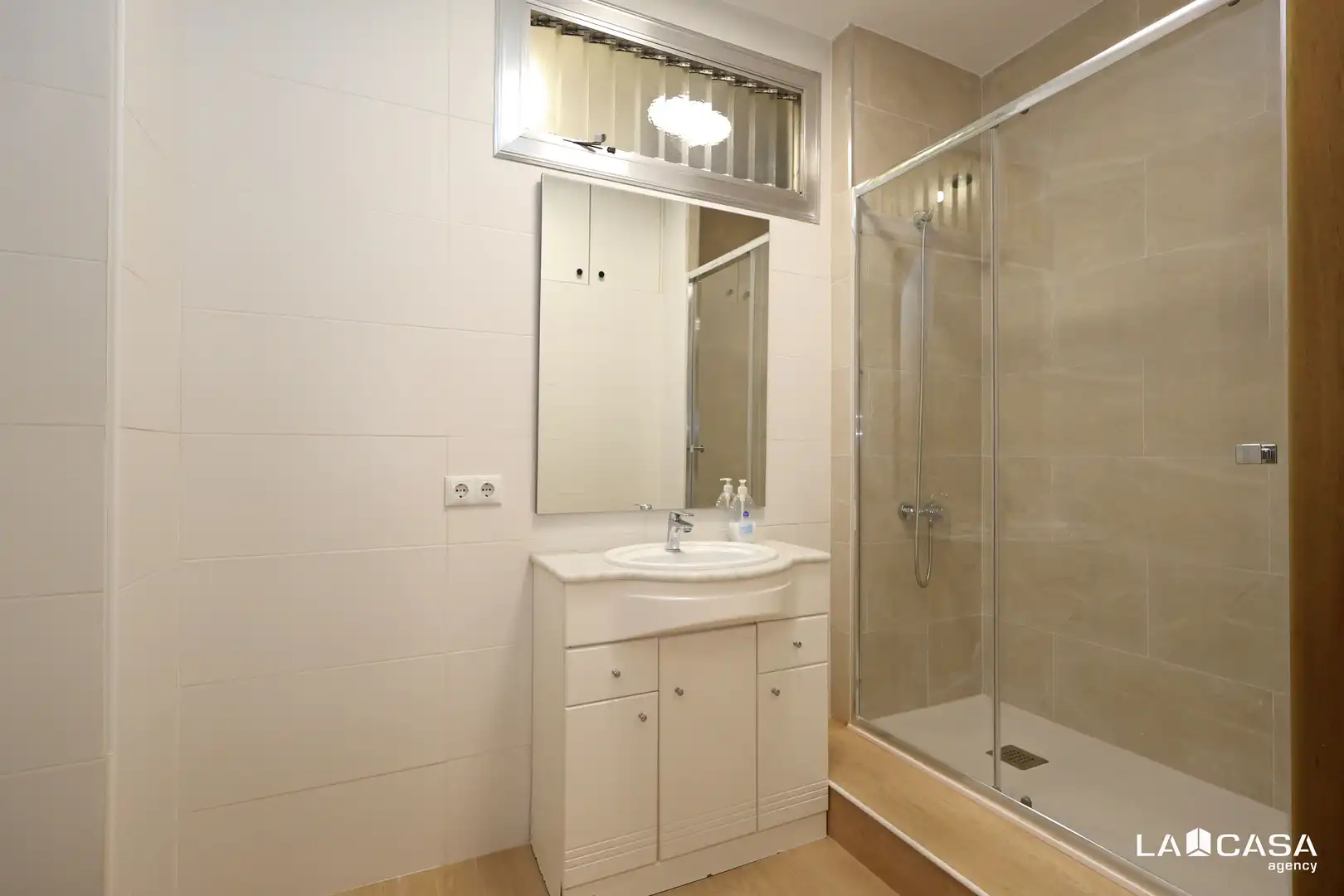Baño de Piso en venta en Barcelona con Balcón