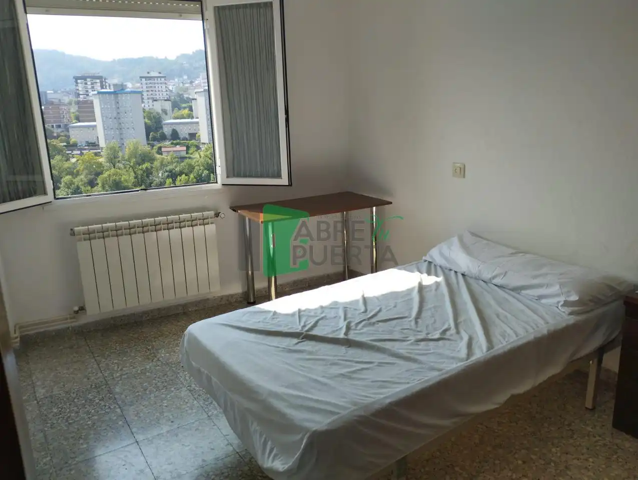 Habitación de Piso en venta en Ourense Capital  con Calefacción y Amueblado