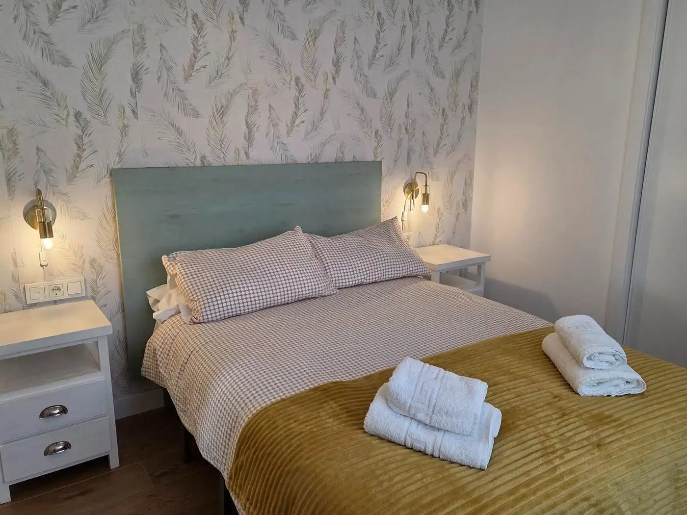 Dormitori de Apartament de lloguer en Torrox amb Aire condicionat, Calefacció i Terrassa
