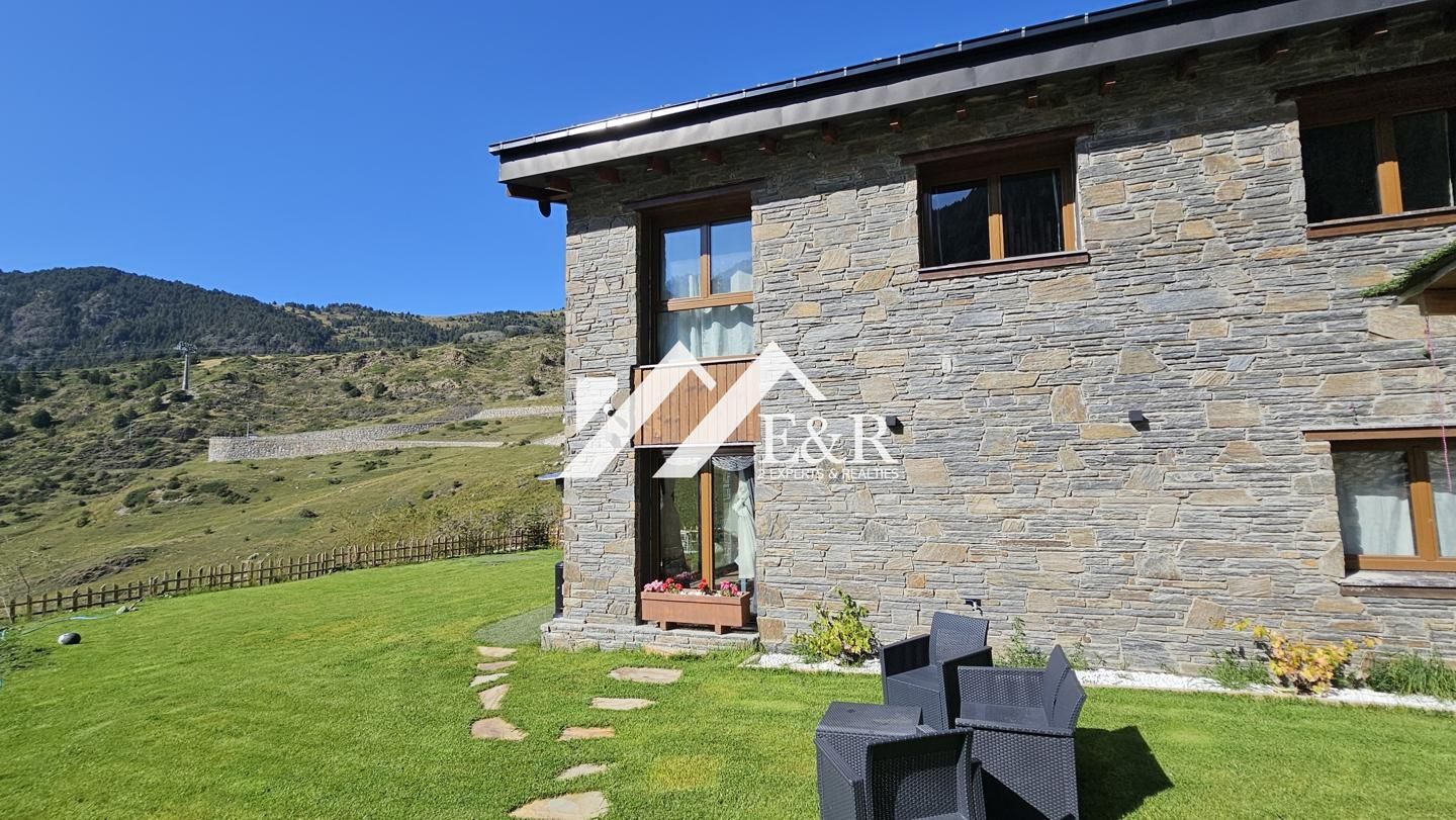 Vista exterior de Casa o xalet de lloguer en Encamp amb Jardí privat i Terrassa