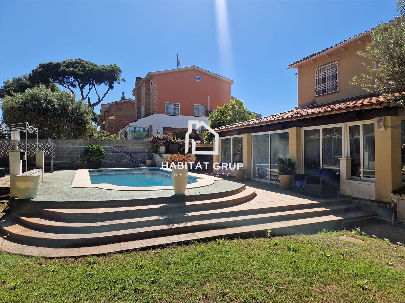 Piscina de Casa o xalet en venda en Castelldefels amb Aire condicionat, Calefacció i Jardí privat
