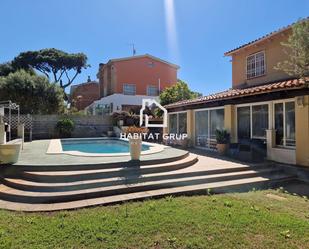 Swimming pool of House or chalet for sale in Castelldefels  with Air Conditioner, Terrace and Swimming Pool