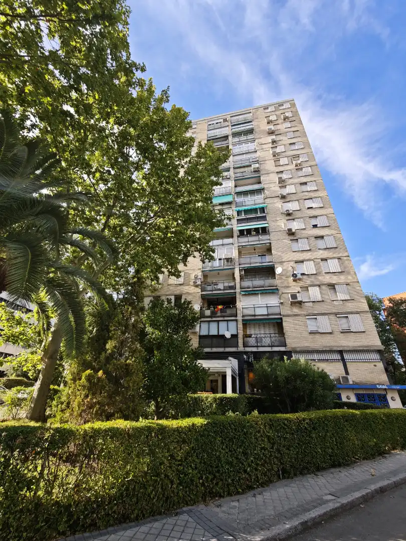 Außenansicht von Wohnung zur Miete in Madrid mit Klimaanlage, Heizung und Möbliert