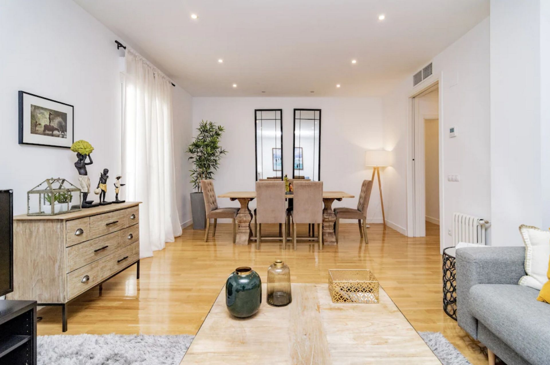 Menjador de Pis de lloguer en Sant Boi de Llobregat amb Aire condicionat, Traster i Moblat