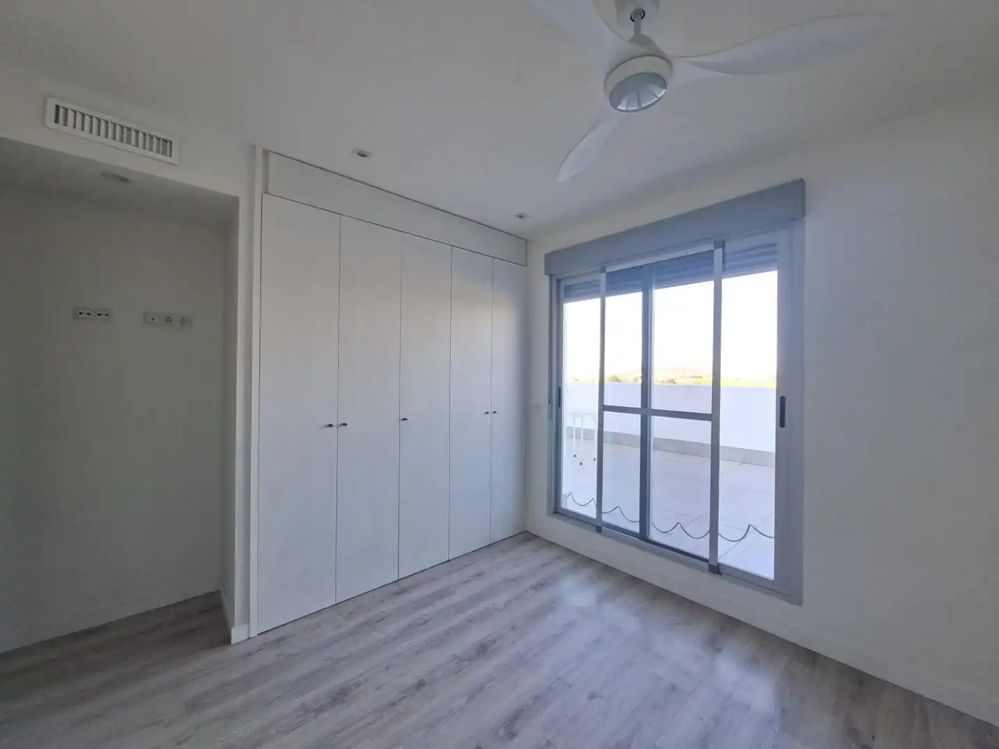Habitación de Ático de alquiler en Aldaia con Aire acondicionado, Parquet y Terraza