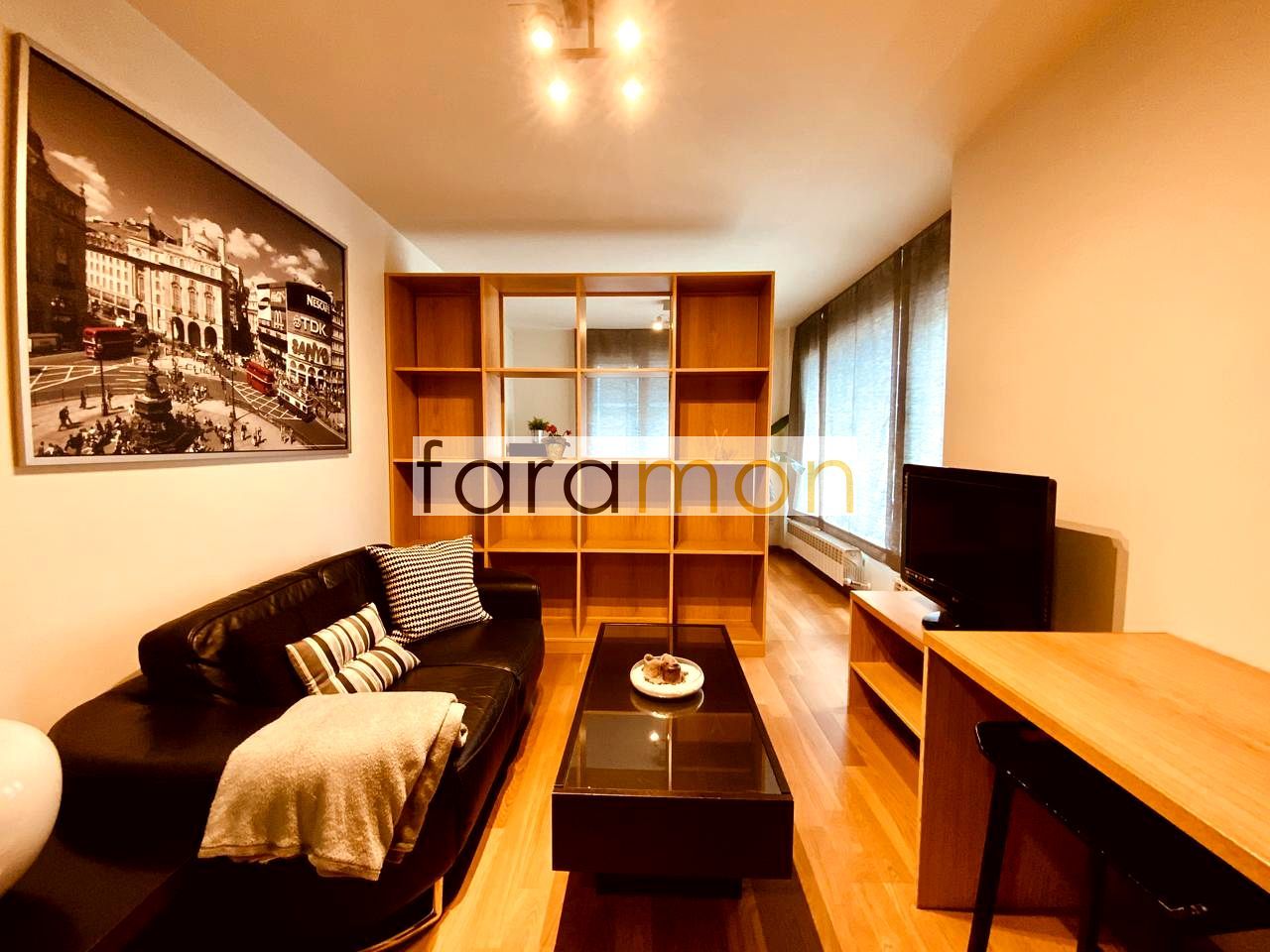 Wohnzimmer von Wohnung miete in Vigo  mit Heizung, Parkett und Abstellraum