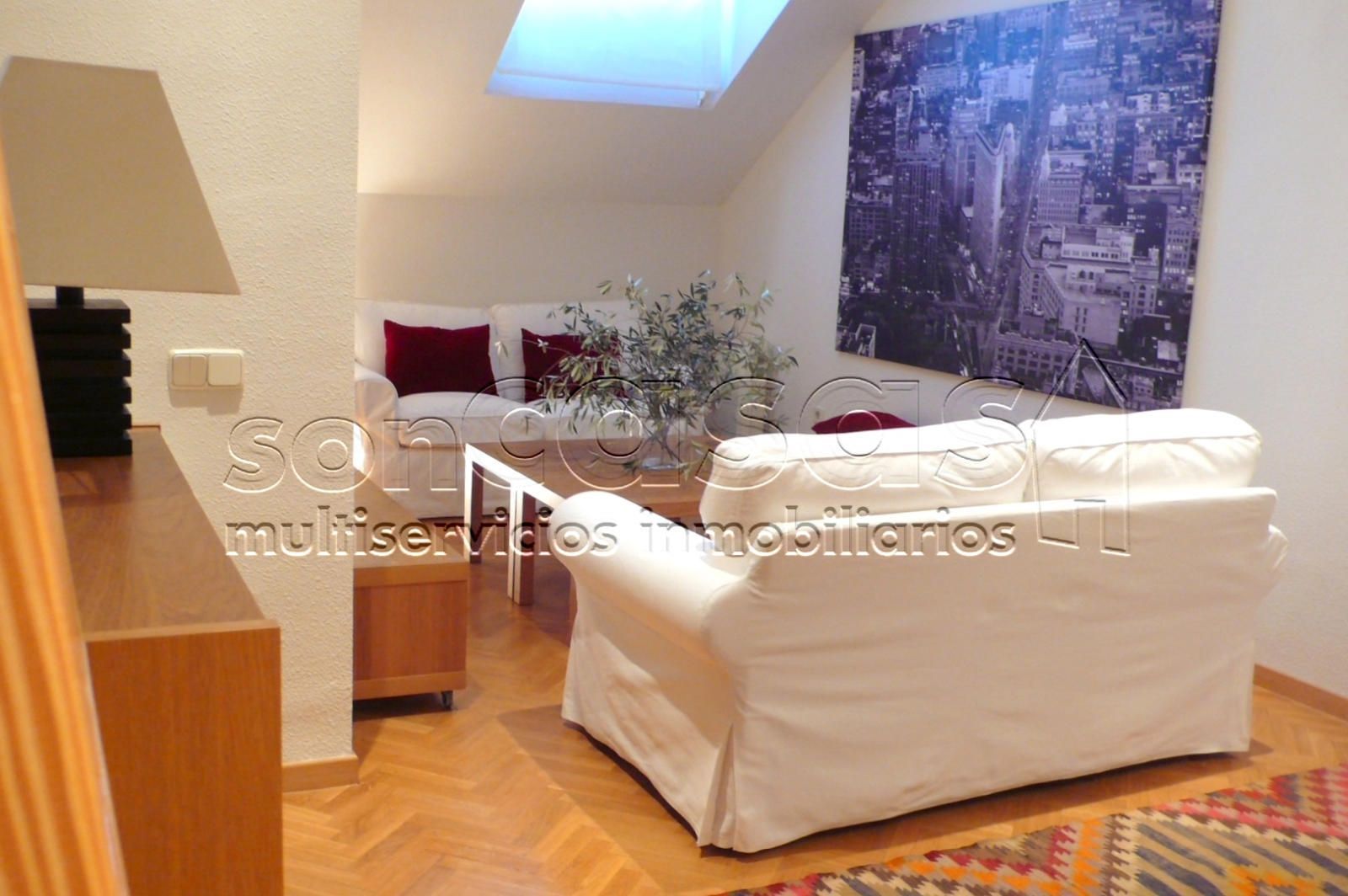 Living room of Apartment to rent in  Madrid Capital  with Air Conditioner, Heating and Parquet flooring