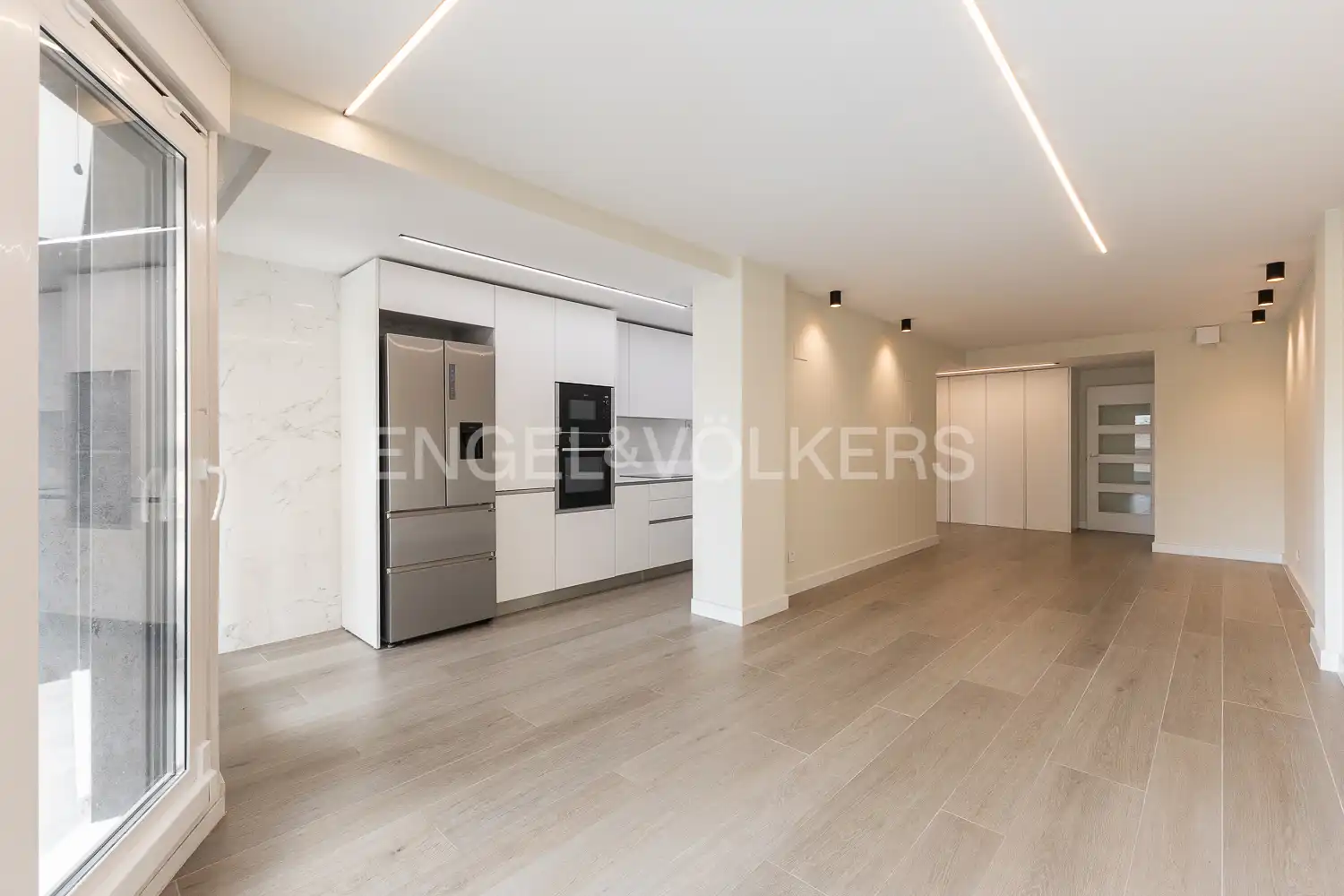 Außenansicht von Wohnung zur Miete in Valencia mit Klimaanlage, Heizung und Terrasse