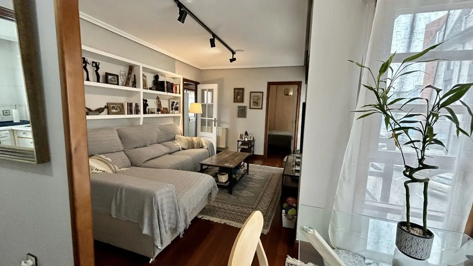 Sala de estar de Piso en venta en Colindres con Calefacción, Trastero y Amueblado