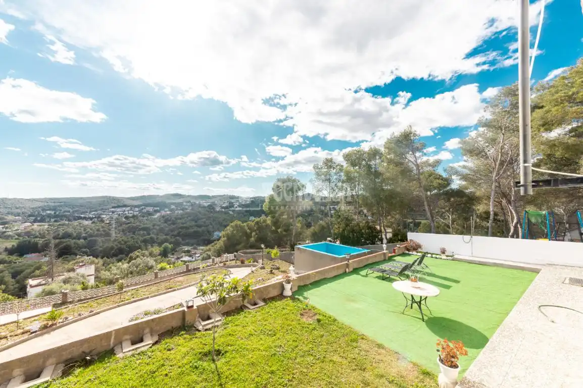 Jardí de Casa o xalet en venda en Cubelles amb Calefacció i Piscina