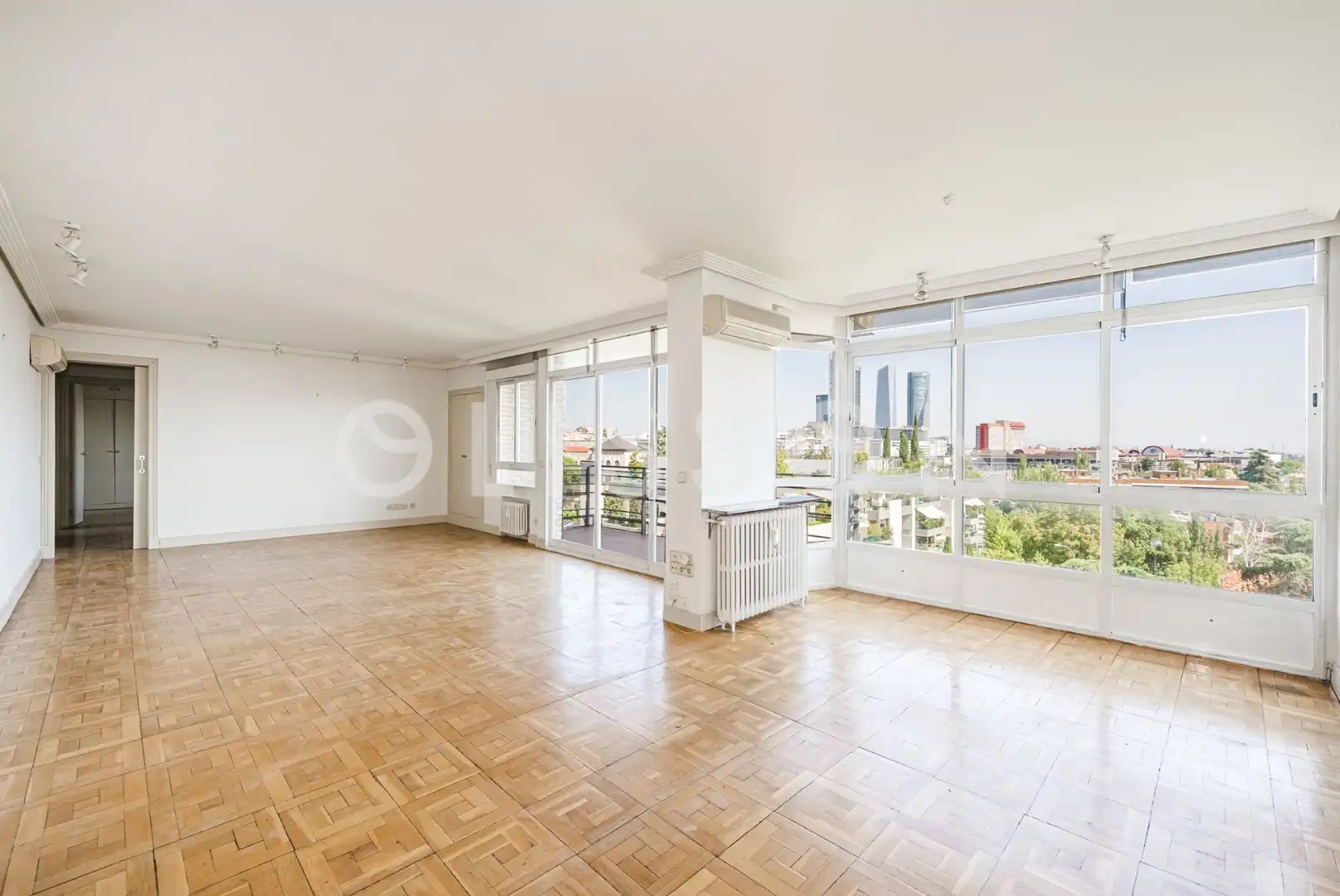Sala d'estar de Apartament en venda en Madrid amb Aire condicionat i Traster