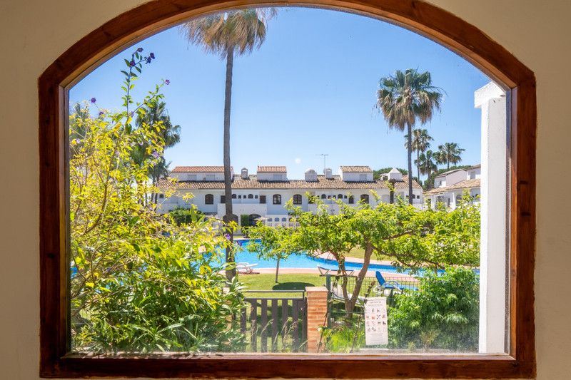 Jardí de Casa adosada de lloguer en Estepona amb Aire condicionat, Traster i Moblat