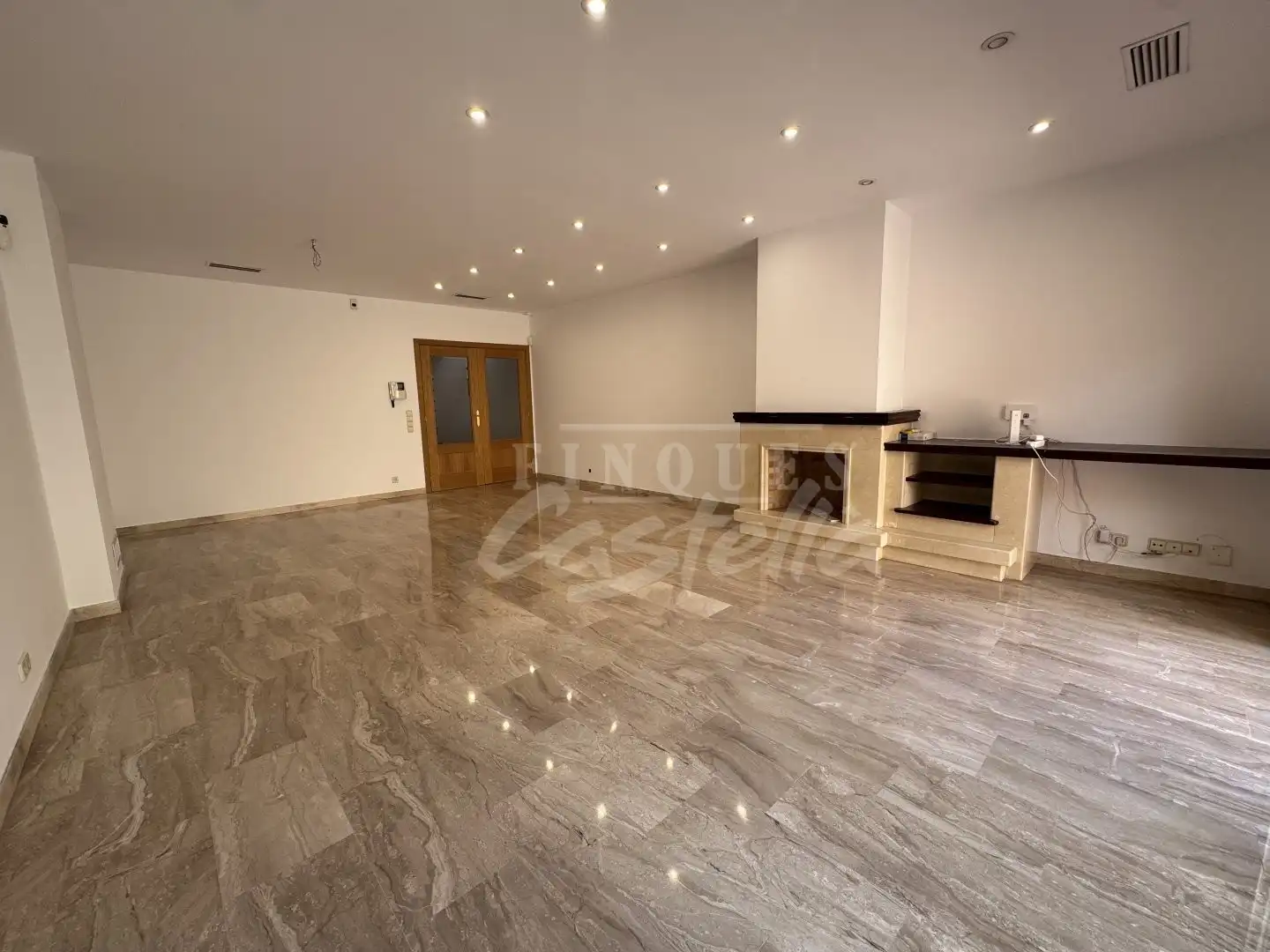 Sala d'estar de Casa o xalet en venda en Mataró amb Aire condicionat, Terrassa i Balcó