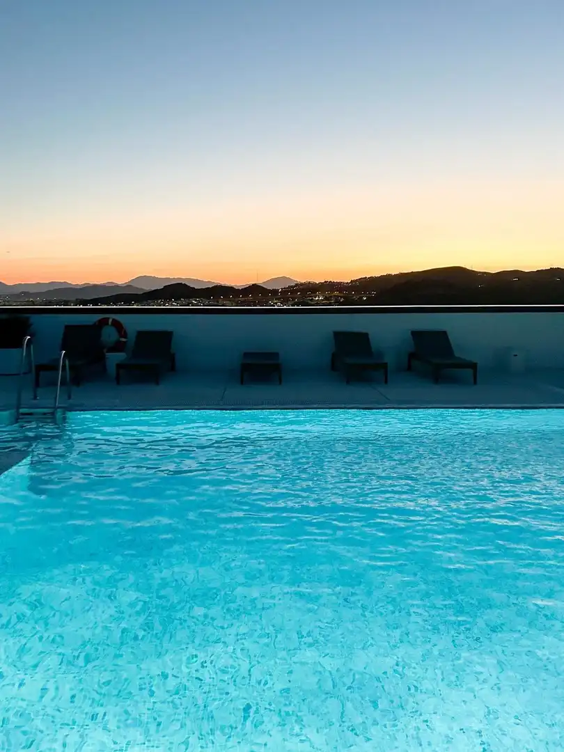 Schwimmbecken von Wohnungen zum Verkauf in Málaga mit Klimaanlage, Heizung und Terrasse