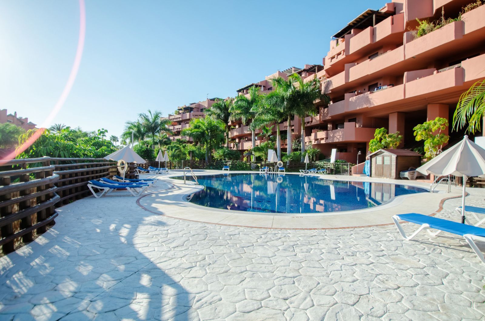 Exterior view of Apartment to rent in Estepona  with Air Conditioner, Terrace and Swimming Pool
