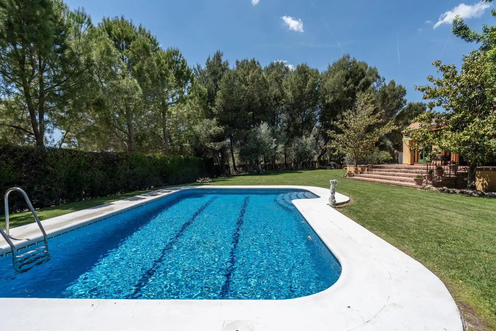 Swimming pool of Country homes for sale in Chinchón  with Air Conditioner, Heating and Private garden