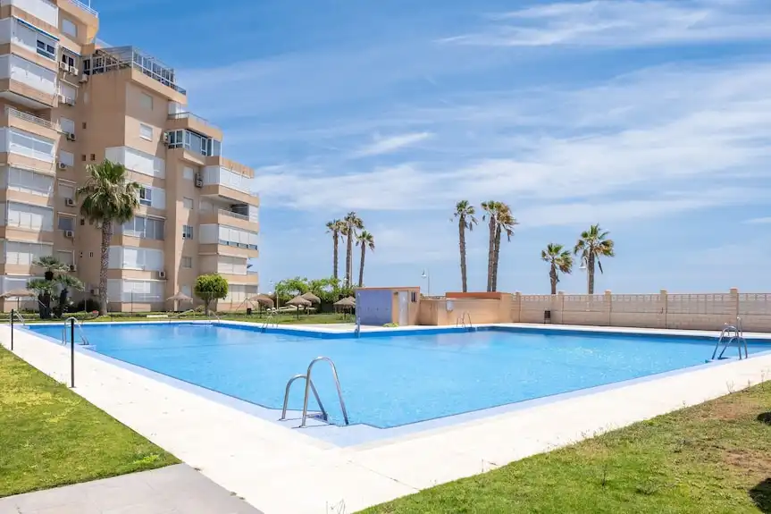 Piscina de Apartamento en venta en Algarrobo con Aire acondicionado, Terraza y Amueblado