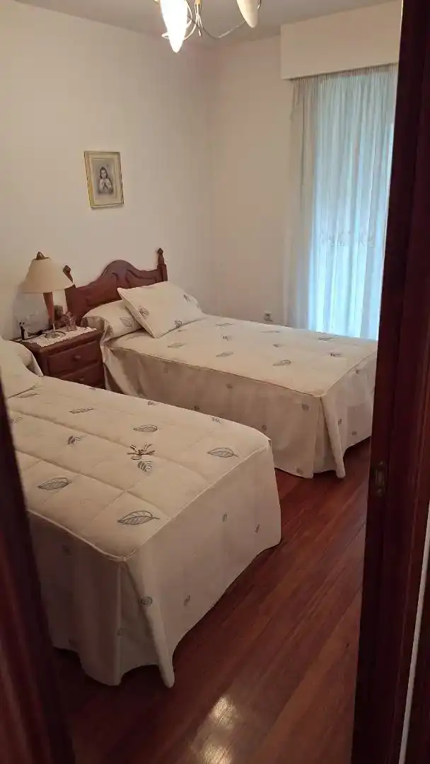 Dormitori de Pis en venda en Ourense Capital  amb Balcó