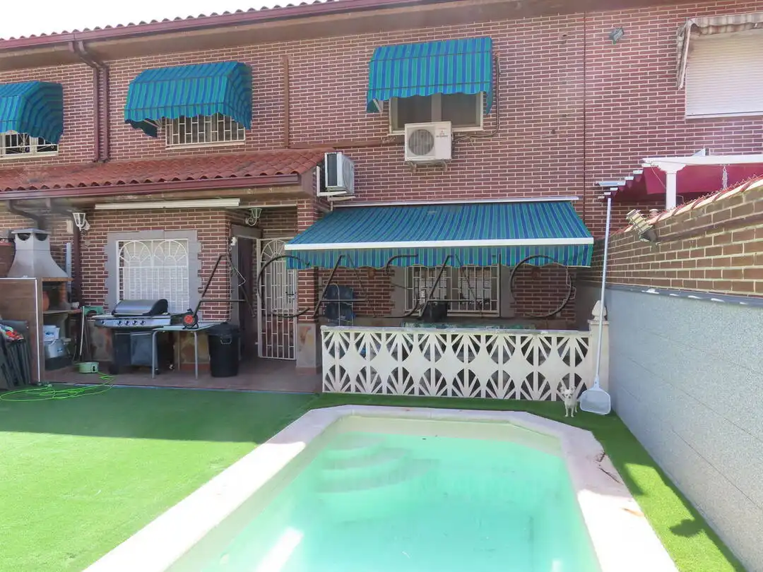 Casa con piscina in vendita a El Viso de San Juan, imagen 4