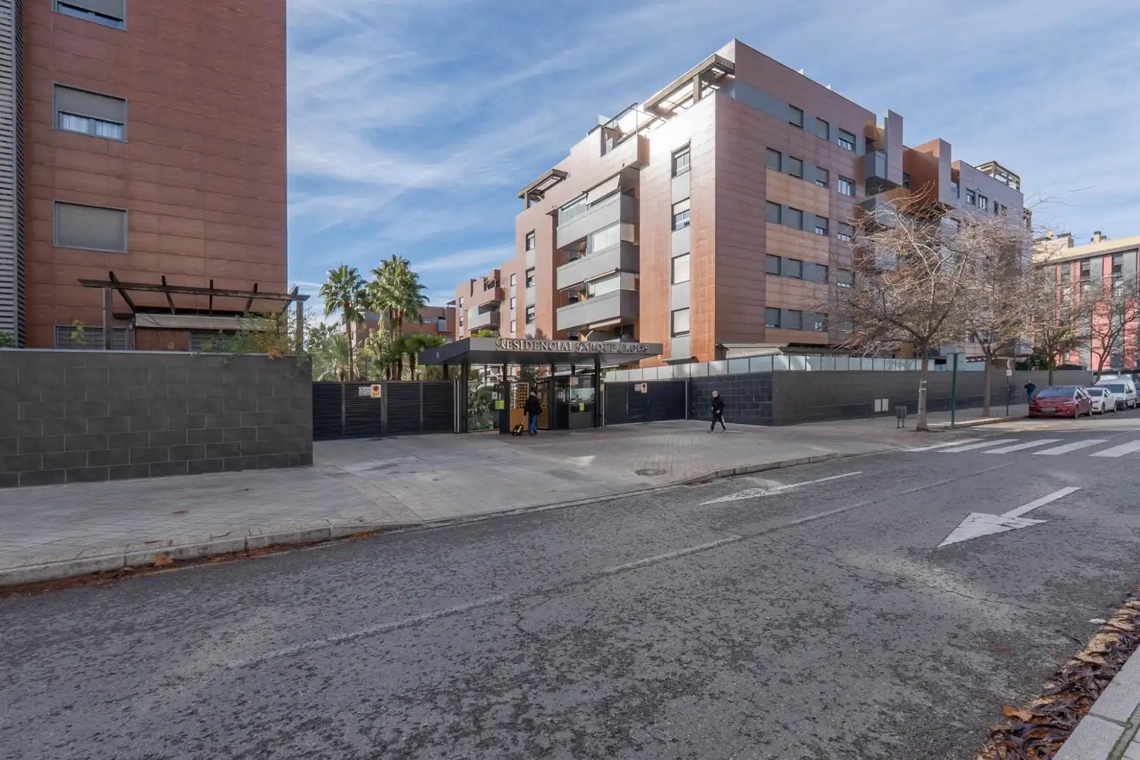Außenansicht von Wohnung zum Verkauf in Granada mit Heizung, Privatgarten und Balkon