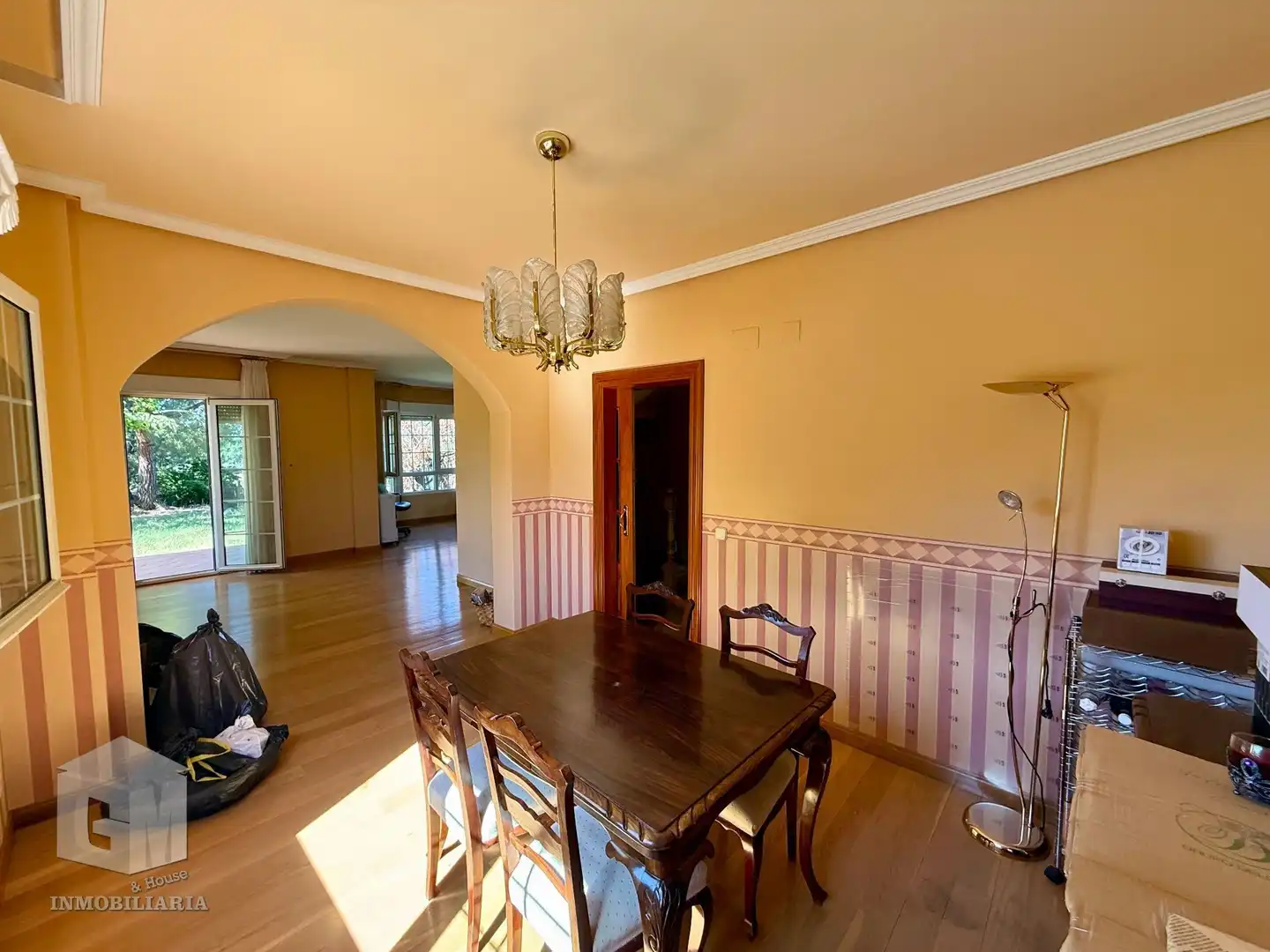 Menjador de Casa o xalet en venda en Villaviciosa de Odón amb Aire condicionat, Calefacció i Jardí privat