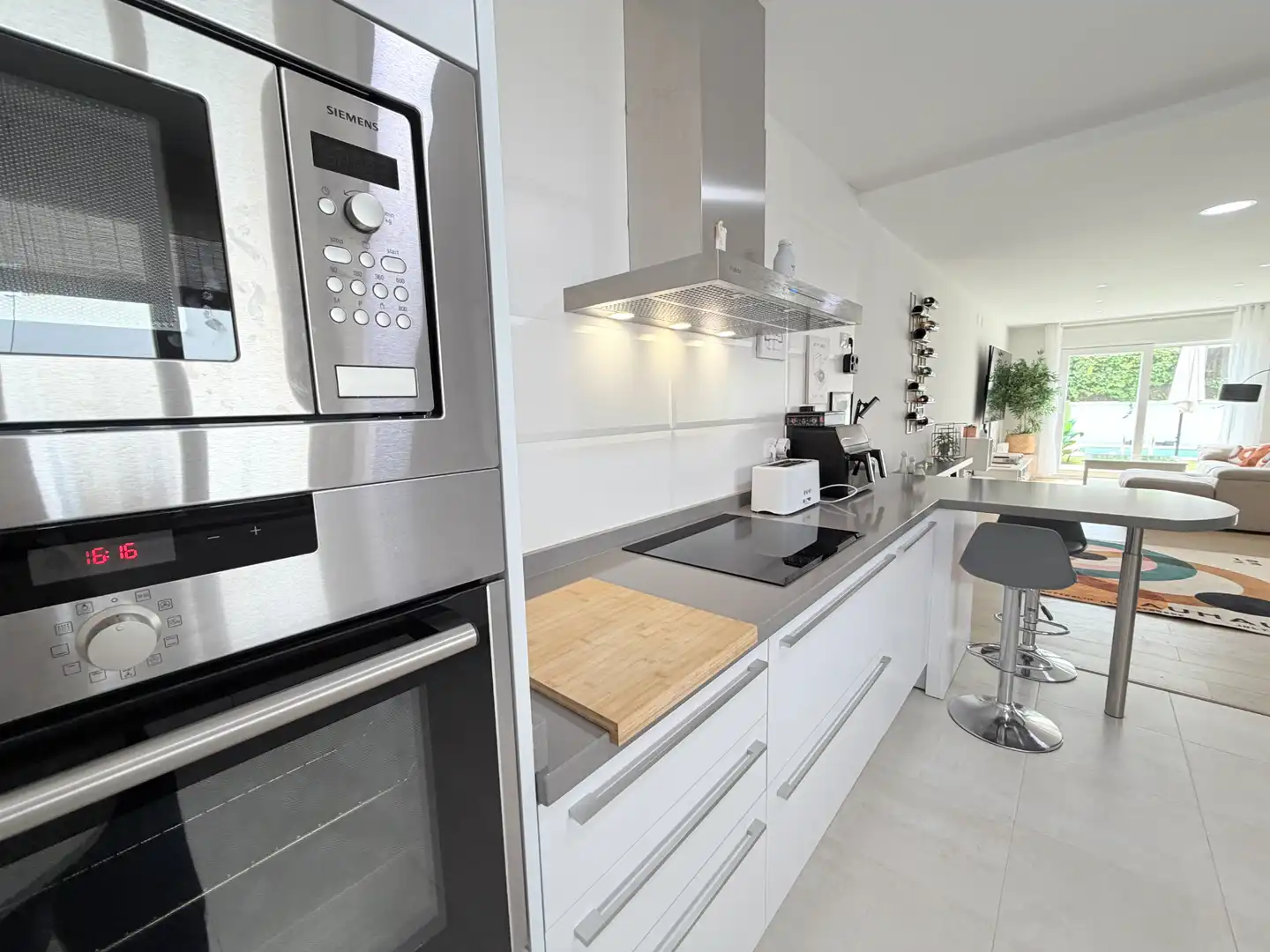 Cocina de Casa adosada en venta en Espartinas con Aire acondicionado, Jardín privado y Parquet