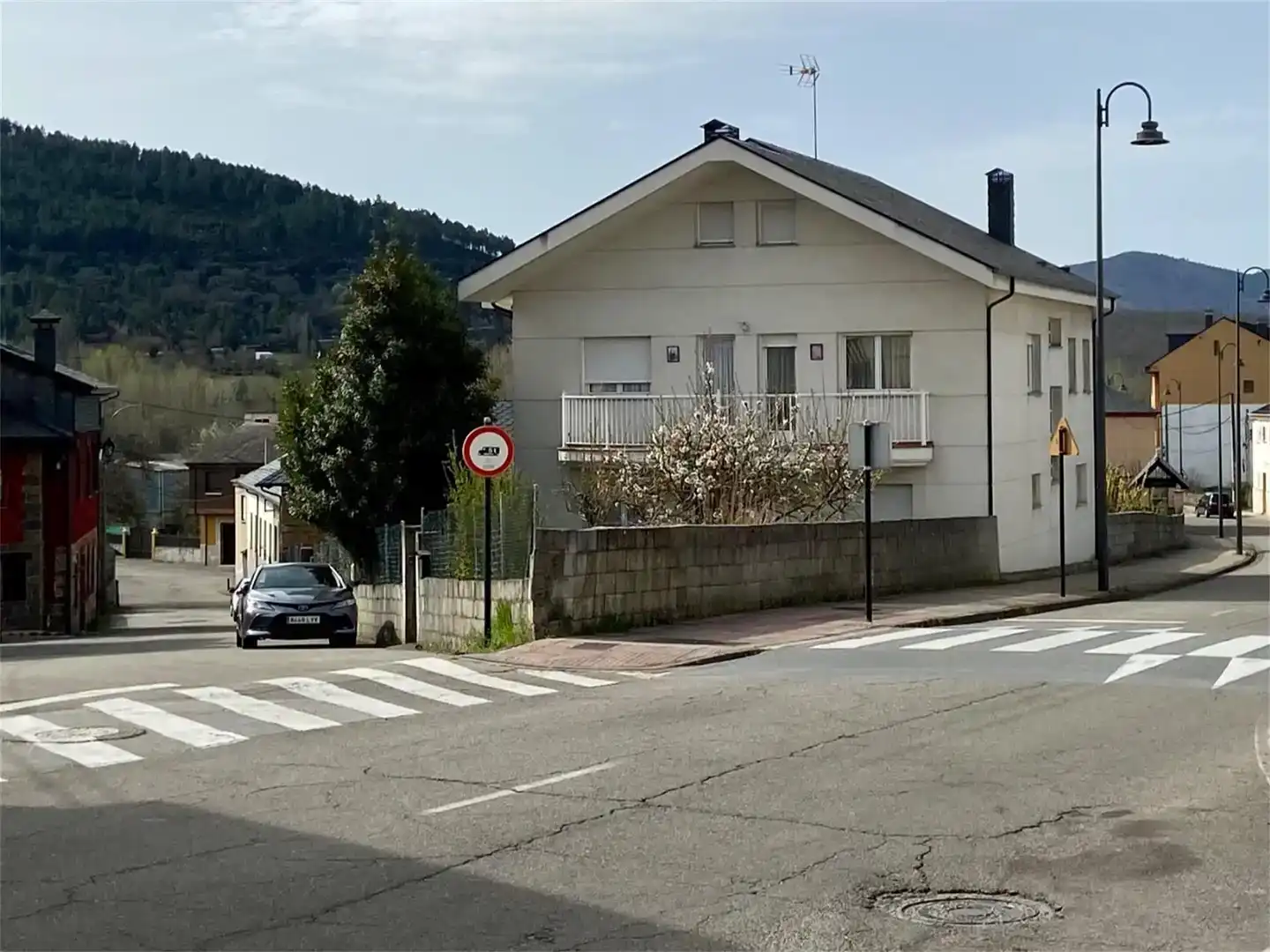 Vista exterior de Casa o chalet en venta en Fabero con Balcón