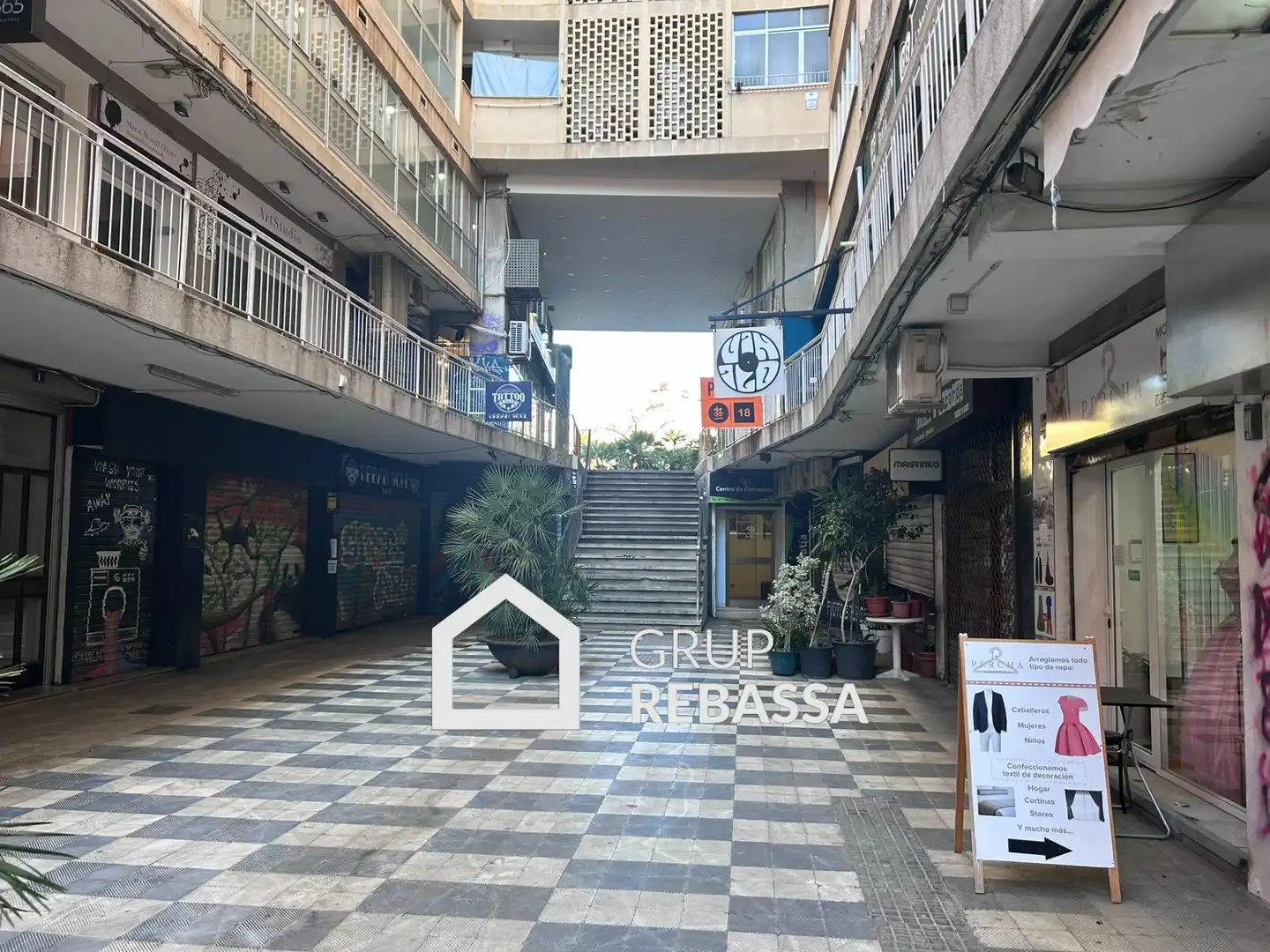 Local de alquiler en Pasaje ANTONI TORRANDELL (PART), 2, Plaça dels Patins, Centre
