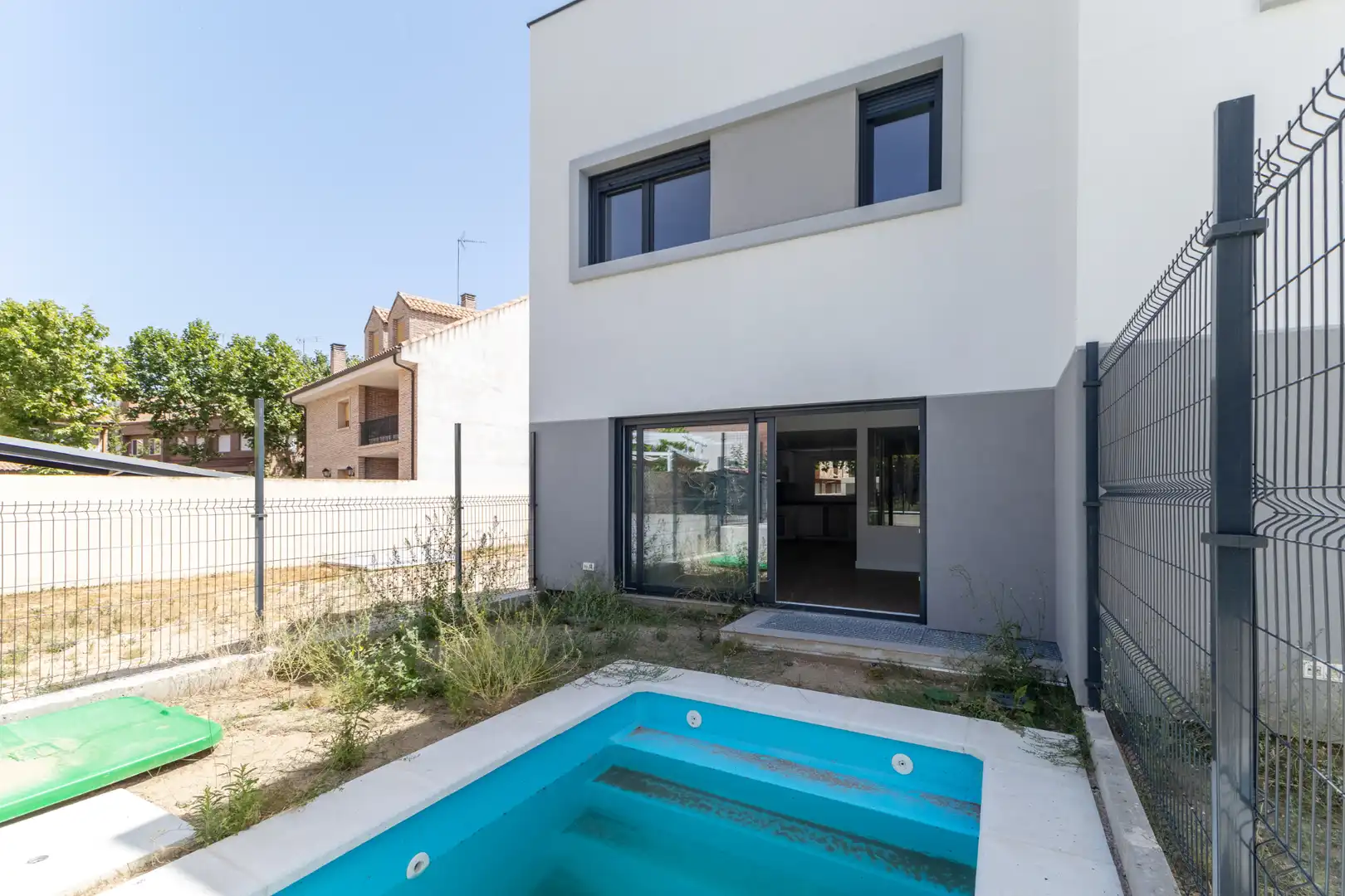 Piscina de Casa adosada en venda en Villanueva del Pardillo amb Aire condicionat, Jardí privat i Terrassa