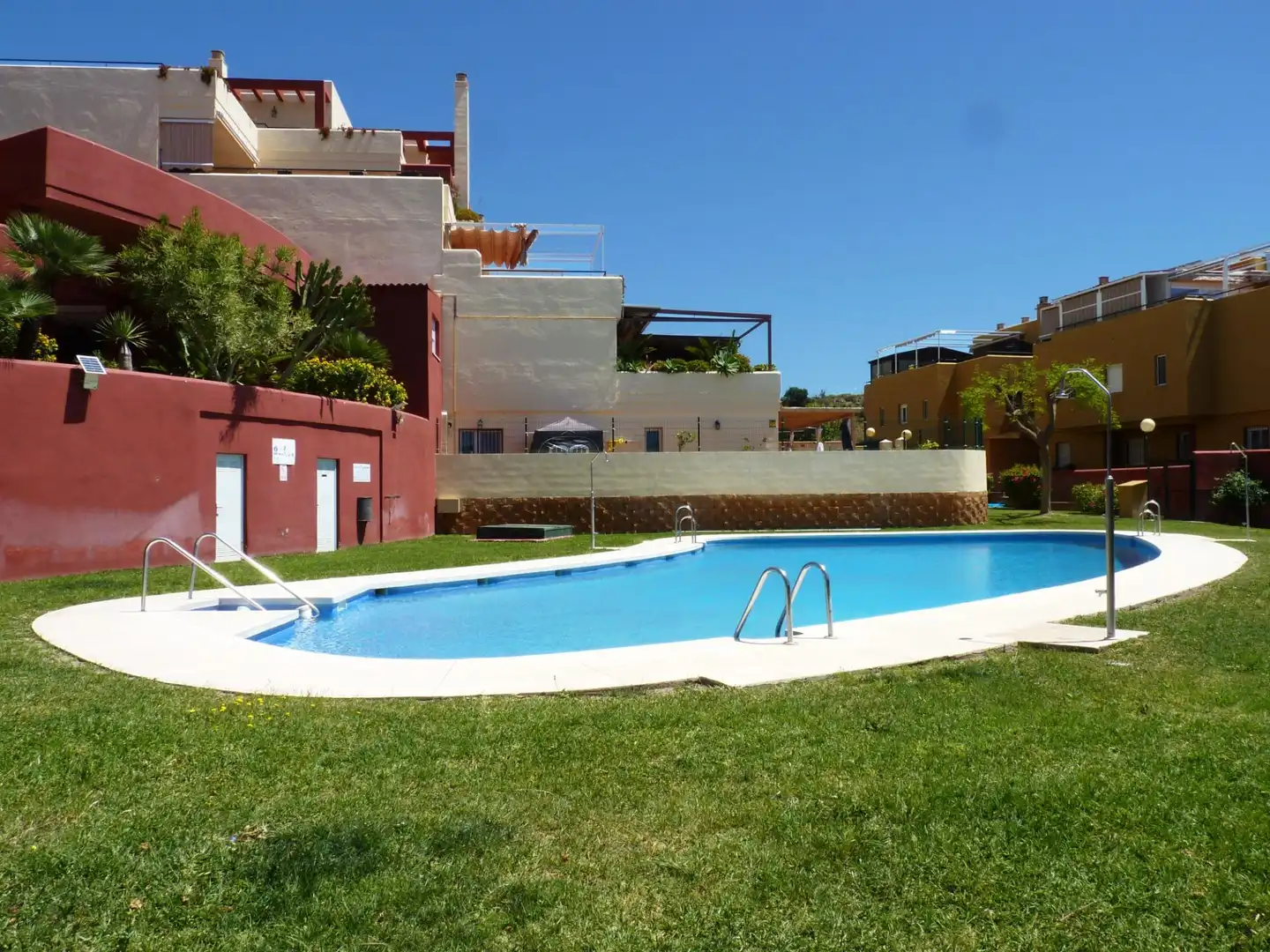 Schwimmbecken von Maisonette zum Verkauf in Vélez-Málaga mit Klimaanlage, Heizung und Privatgarten