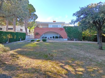 Villa mit Garten zum Verkauf in El Port de la Selva