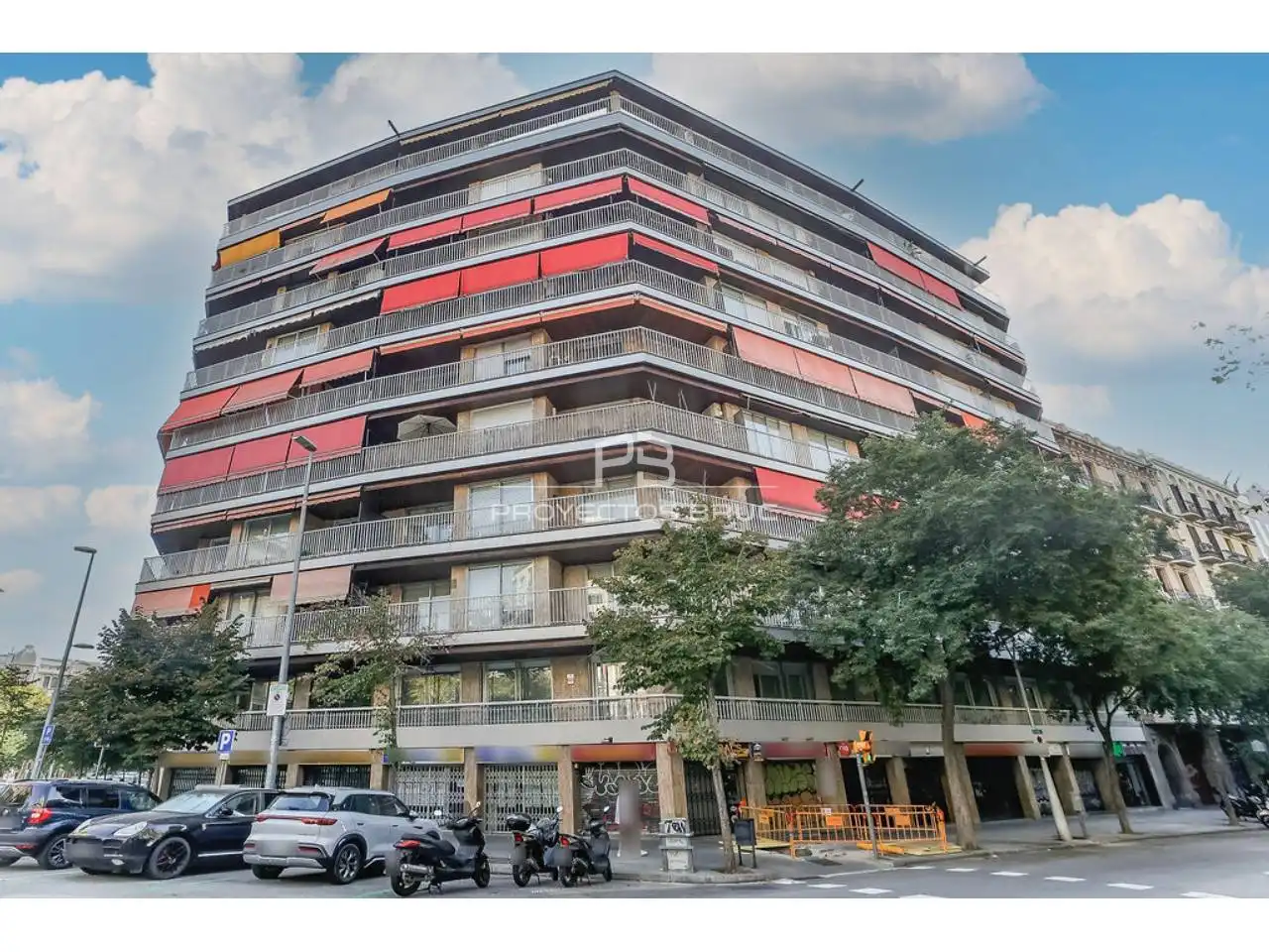 Flat with terrace for sale in Eixample