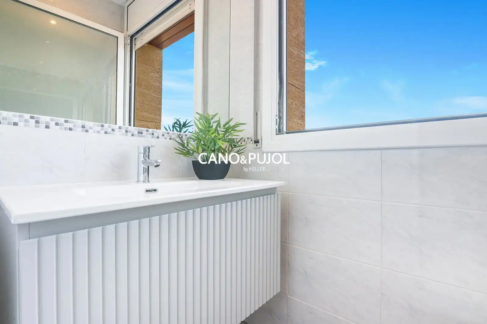 Bathroom of Houses for sale in Sant Cugat del Vallès  with Air Conditioner, Terrace and Swimming Pool