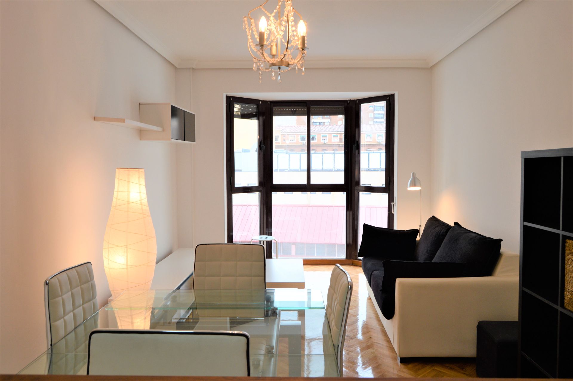 Living room of Flat to rent in  Madrid Capital  with Air Conditioner, Heating and Parquet flooring