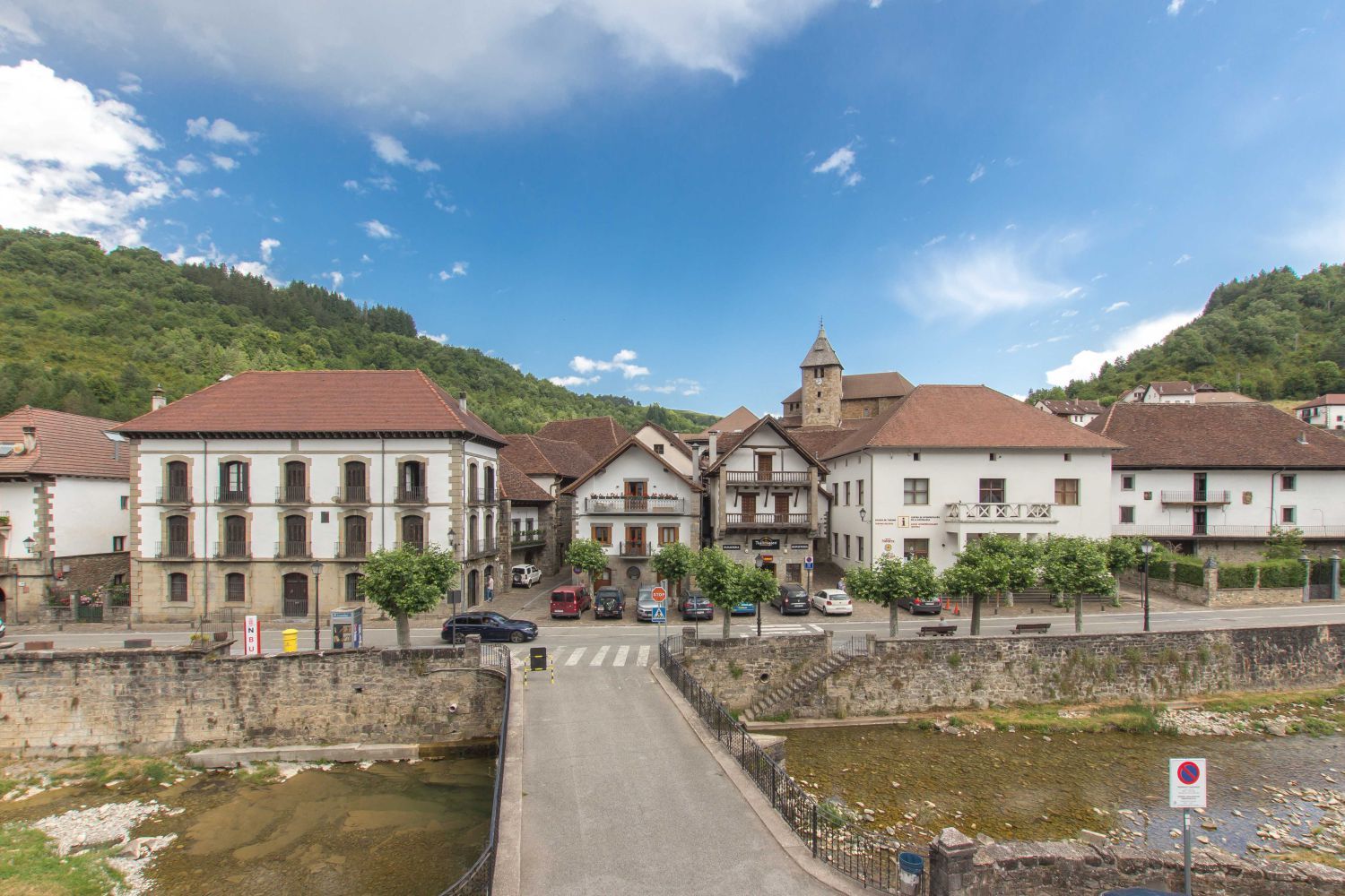 Vista exterior de Casa o xalet en venda en Ochagavía / Otsagabia amb Calefacció i Balcó