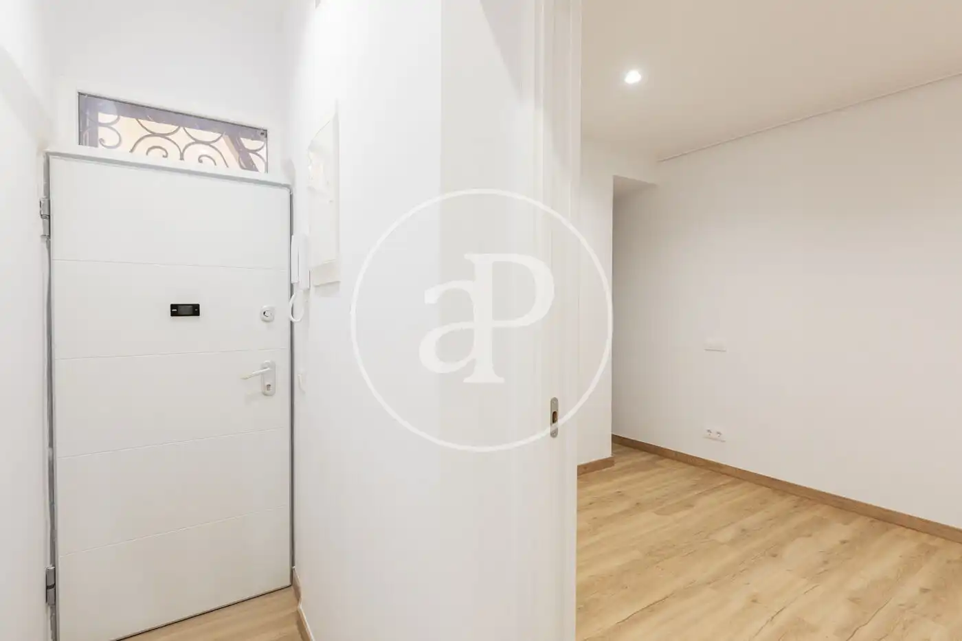 Piso en venta en Madrid con Calefacción y Balcón