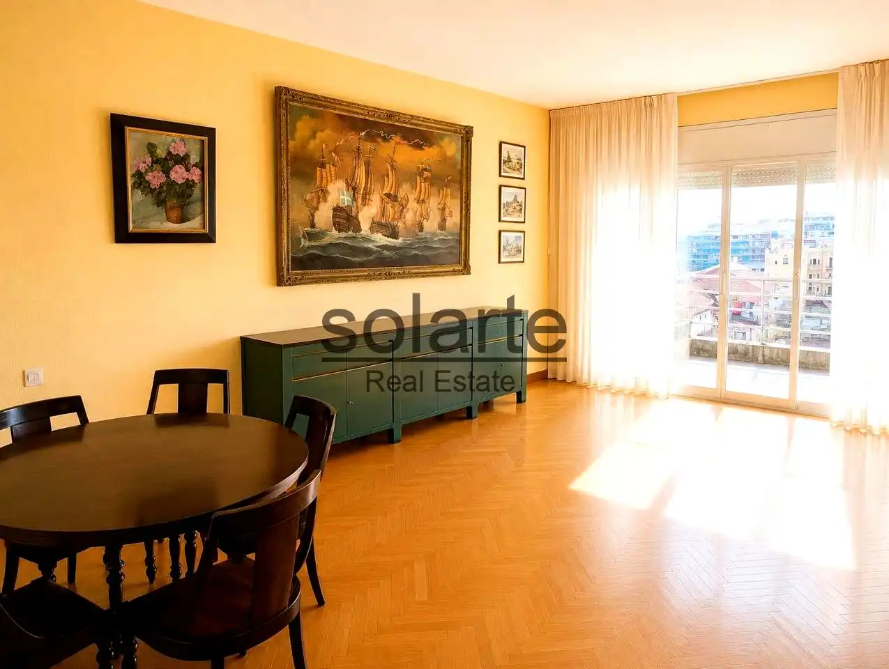 Comedor de Edificio en venta en L'Hospitalet de Llobregat